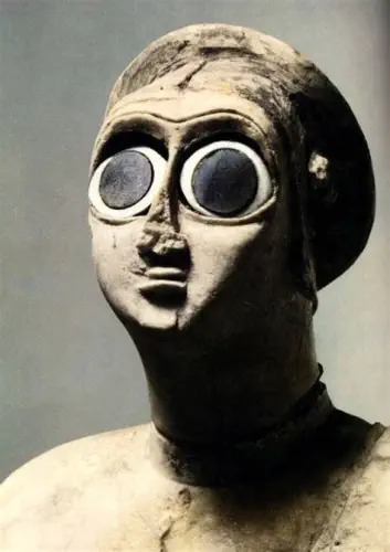 Photograph of Sumerian Statuette